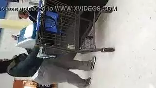 فتاة بريطانية ساخنة تأخذ قضيبًا كبيرًا في شريط جنسي صريح