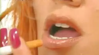 سمراء، شقراء، وصديقة في مثلث سحاقي صريح بين الإناث