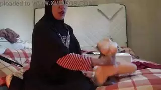 وجهة نظر الديوث: أشاهد زوجتي العربية تُمارس الجنس بقوة في لندن