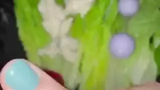 فتاة عذراء مراهقة طازجة تحصل على فتحتها الضيقة محشوة في إباحية هواة أمريكية