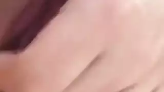 عطلة إيرانية صريحة: إصبع حتى النشوة في الجناح