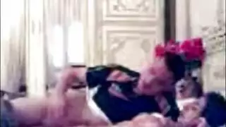 مشهد صريح: خادمة شقية تركب الزب حتى القذف داخلها