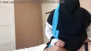 فتاتان عربية ومغربية في مشهد سحاقي إباحي جامح ومبلل