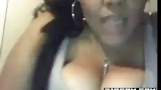 فتاة تركية ساخنة تمارس الجنس في كلا الثقوب في فيلم إباحي عنيف