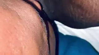 خيال أكل الكس: الإلهة السمراء تبلغ النشوة بقوة من الجنس الفموي