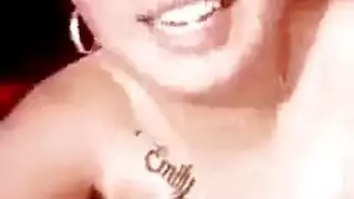 ثنائي سحاقي: كليو وإميلي في استمناء مزدوج إباحي