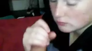 متعة فموية لا هوادة فيها: مص الزب حتى الإفراز المتفجر