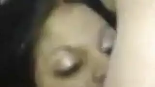 بث إباحية مجاني: ثعلبة نحيلة تُحشى بقضيب سمين