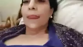 ويب كام إكس إكس إكس: مغربية كبيرة الصدر تنيك في كسها الضيق