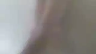 لولو الممتلئة تتعرض للضرب على أرضية السيراميك