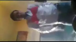 تدريب إباحي: المدرب يمارس الجنس مع جسدها المشدود